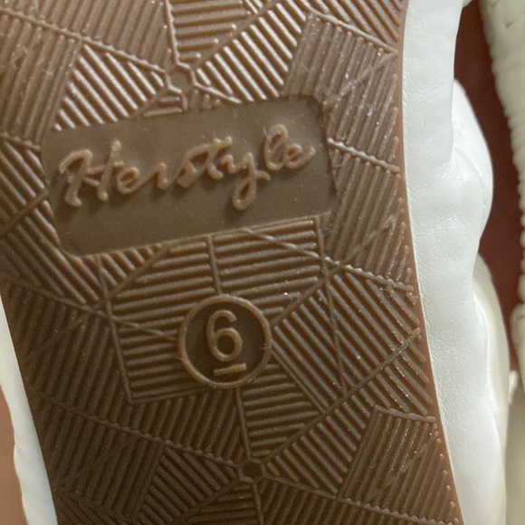 Women’s white ballet flats slip on shoes - Picture 4 of 5